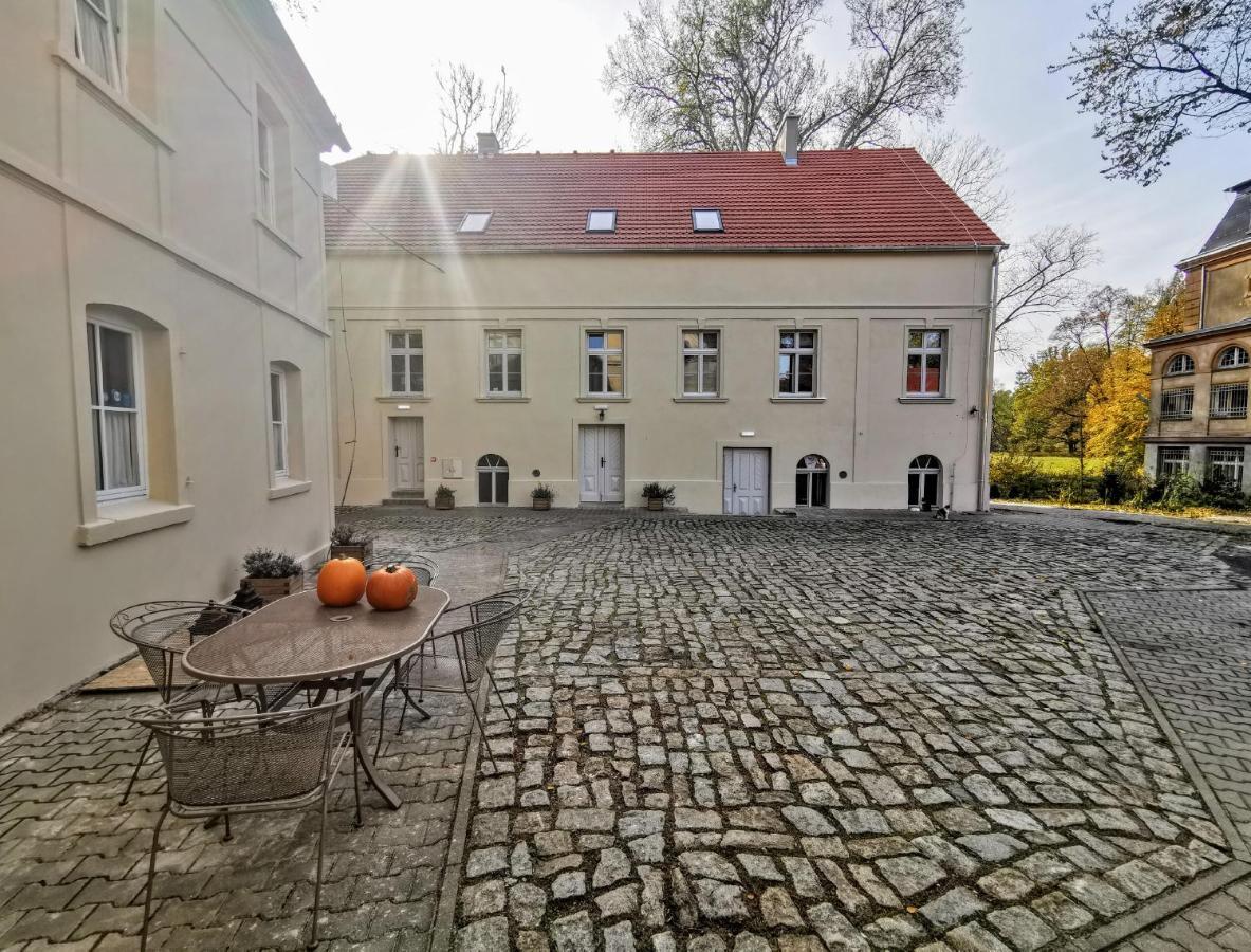 Palac I Folwark Brzeznica Brzeznica  Exterior photo